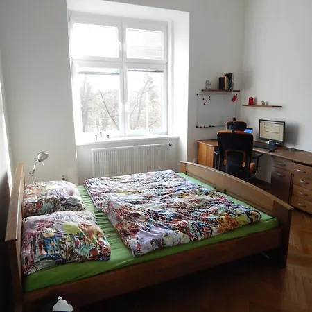 Homestay szállás Private Oaken With Park View In Shared Flat